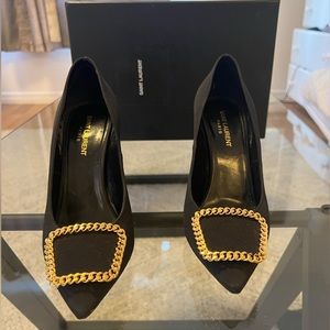 Saint Laurent black pumps gold buckle